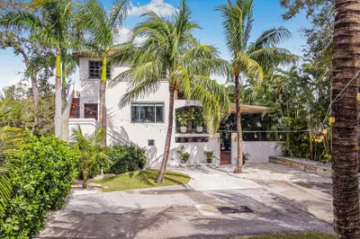 512 SW Saint Lucie Crescent 1