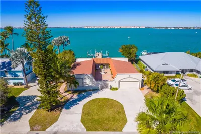 1811 Bayshore Drive 1