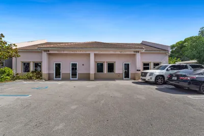 1125 Crestwood Boulevard 1