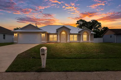188 SW Klee Circle 1