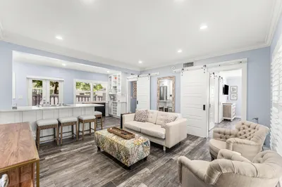 1025 Casuarina Road #4 1