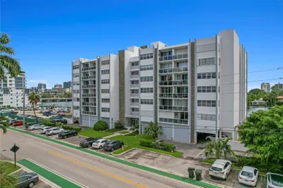 9381 E Bay Harbor Dr #301N 1
