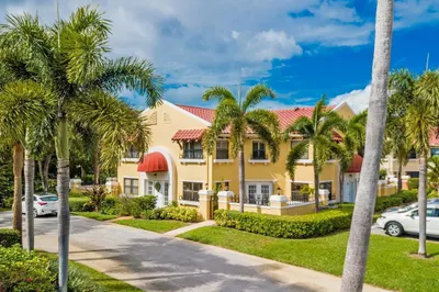 20 Uno Lago Drive 1