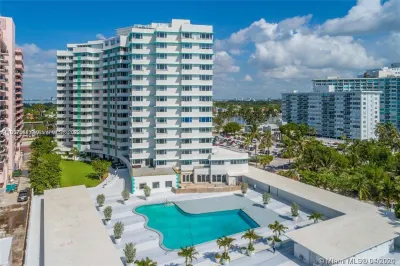 5255 Collins Ave #4D 1
