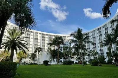 2731 NE 14th Street Causeway #307 1