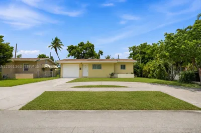 2439 Mayo St 1
