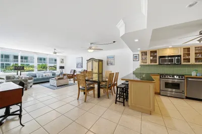 5401 Collins Ave #108 1