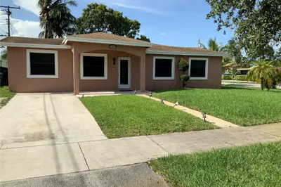3301 NW 17th Street 1