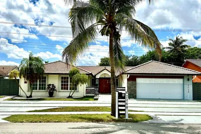 2260 W Lake Miramar Cir 1