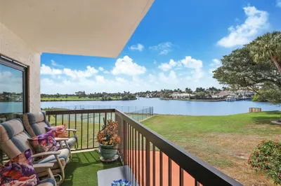 374 Golfview Rd #205 1