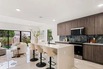 532 NW 14 Ct 1