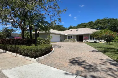 2825 Banyan Boulevard Circle Nw 1