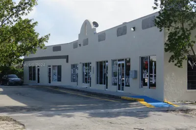 1941 N Dixie Hwy 1