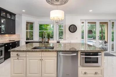 633 Honeysuckle Ln 1