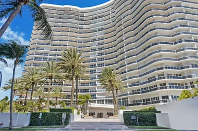 9601 Collins Ave #507 1