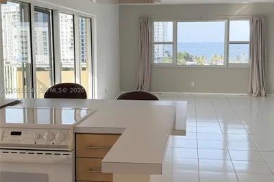 1200 Hibiscus Ave #902 1