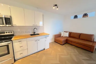 1255 Collins Ave #604 1