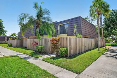 904 9th Court 1