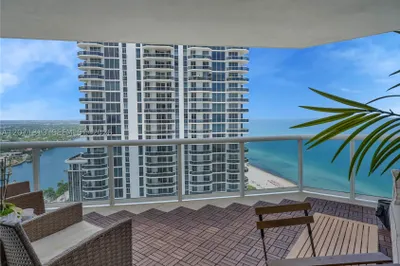4775 Collins Ave #2908 1
