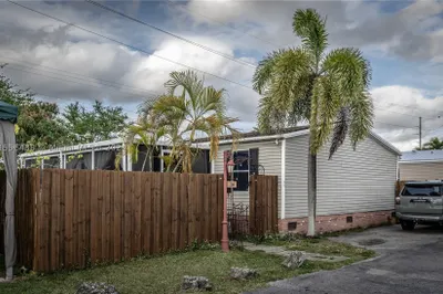 220 NE 12th Ave Lot 14 1