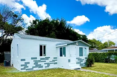 2028 NW 42nd St 1