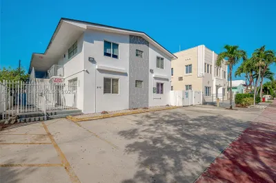 6910 Bay Dr #6 1