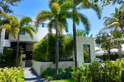 570 S Shore Dr 1