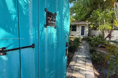 2728 SW 25th Ter #2728 1
