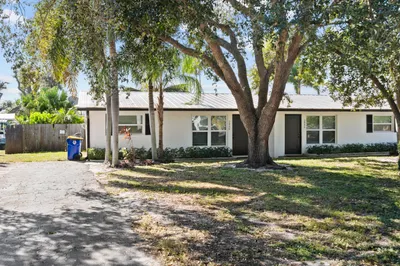 2456 SW Hideaway Lane 1