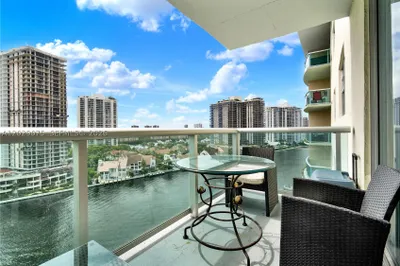 19390 Collins Ave #1419 1