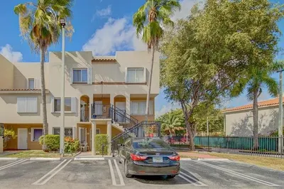 551 NW 82ND Avenue #526 1