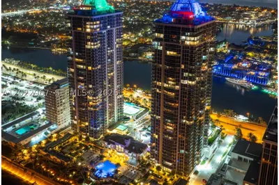 4775 Collins Ave #2806 1