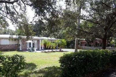 4020 SW 2nd St 1
