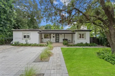 150 NW 99th St 1