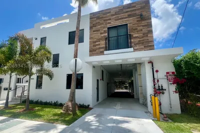 1860 NW 19th St #202 1