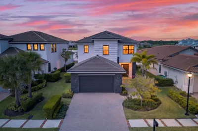 537 SE Fascino Circle 1