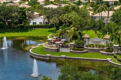 CANYON LAKES- The desirable family & pet friendly