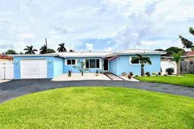 469 NE 30th Street 1