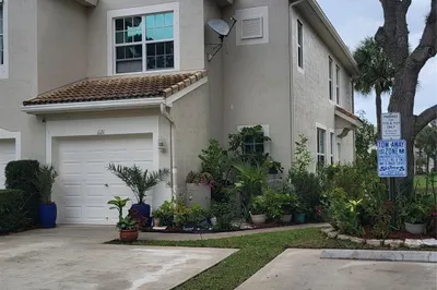 1121 Woodfield Court 1