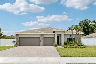 1490 SW Lago Circle 1