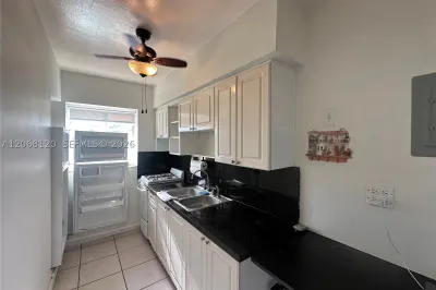 8340 Crespi Blvd #21 1