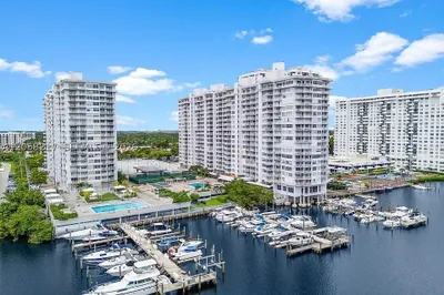 18071 Biscayne Blvd #1401 1