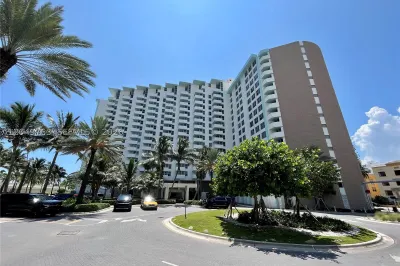 2899 Collins Ave #938 1