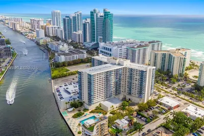 3800 S Ocean Dr #801 1