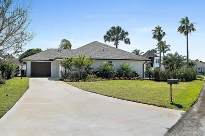 5722 SE Miles Grant Road 1