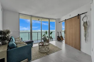 1750 N Bayshore Dr #2101 1