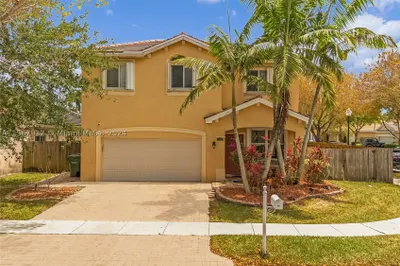 657 SE 30th Ter 1