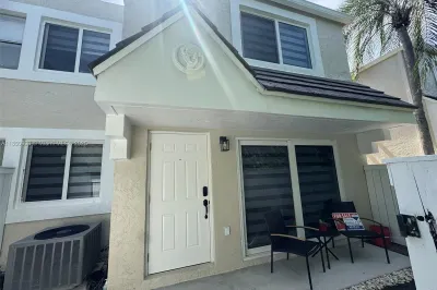 Townhouse Private Gated Entry
