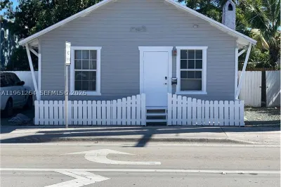 107 Stirling Rd 1
