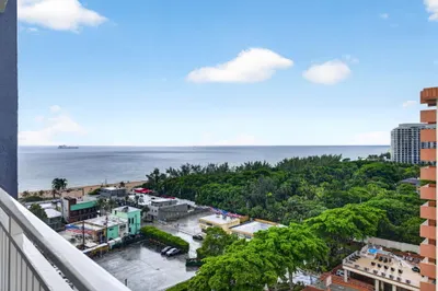 3000 E Sunrise Boulevard #15E 1